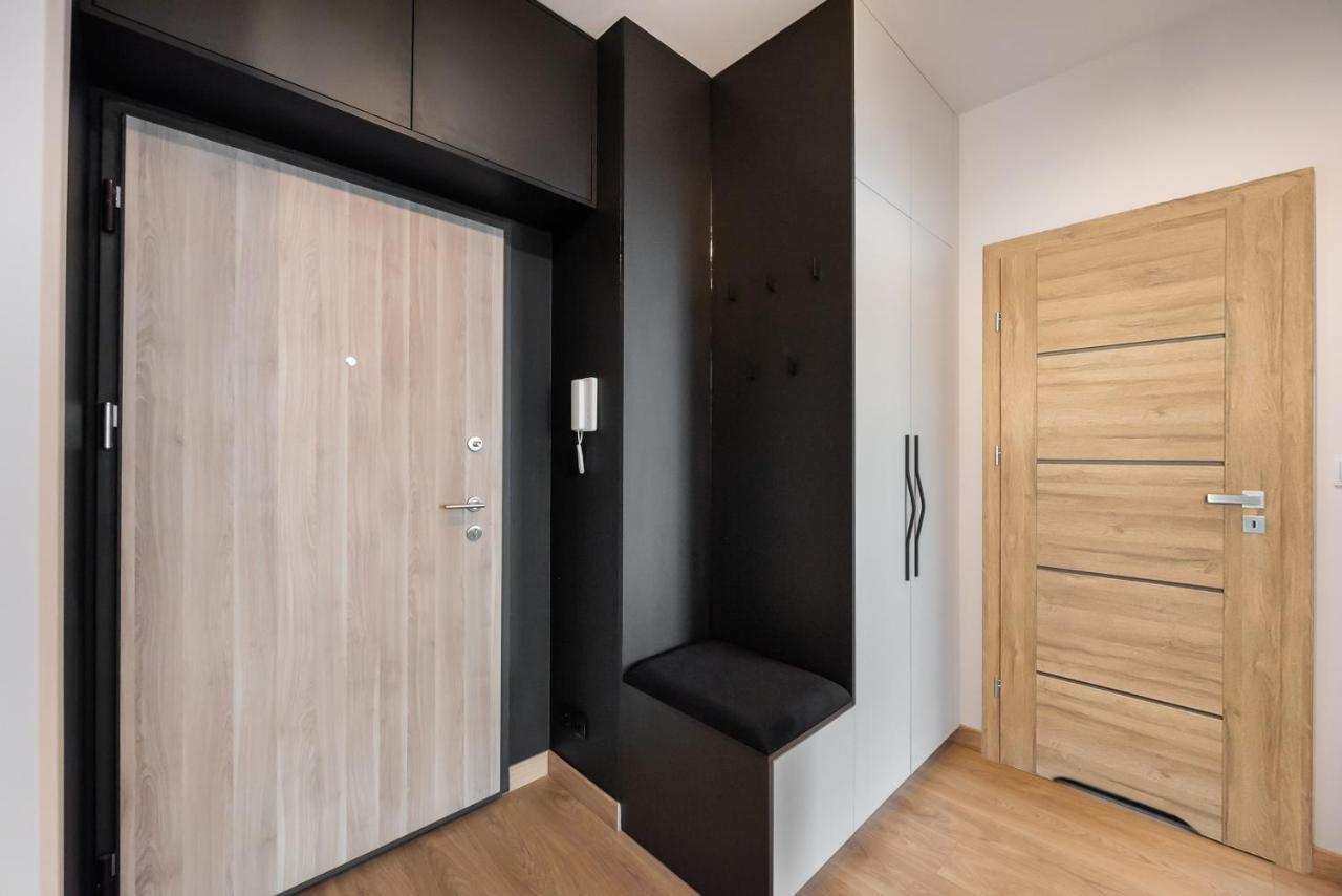 ורשה Wola Skwer Happy Apartment מראה חיצוני תמונה