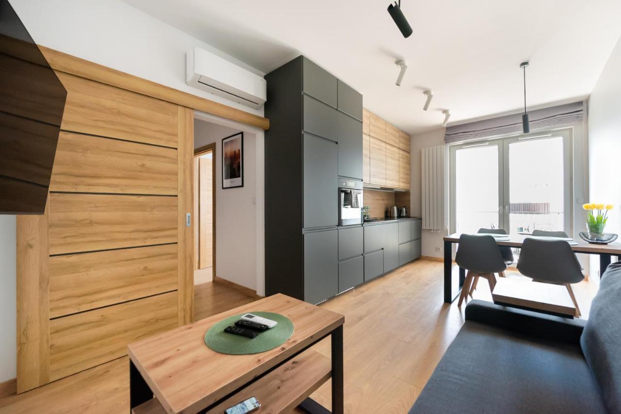 ורשה Wola Skwer Happy Apartment מראה חיצוני תמונה