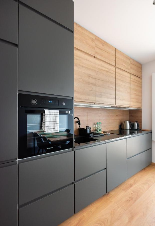 ורשה Wola Skwer Happy Apartment מראה חיצוני תמונה
